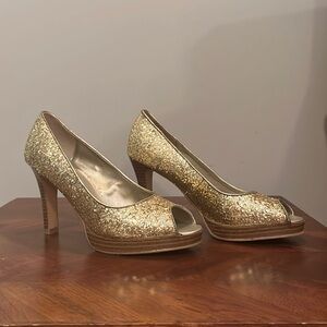3.5” Gold glitter open-toe Fioni heels size 6.5